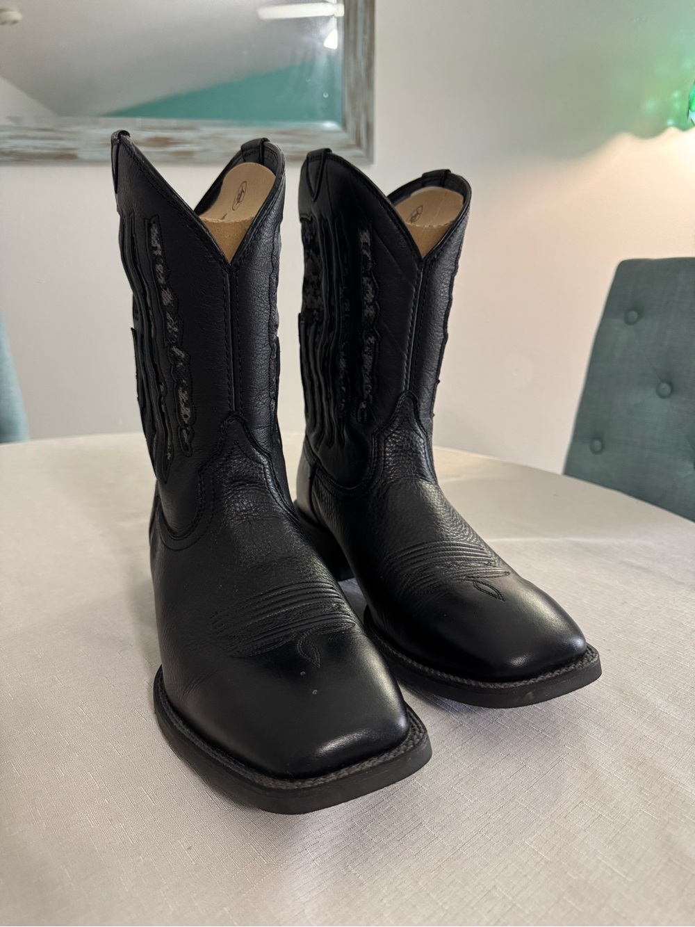 Ariat Black Leather Western Cowboy Boots with Stitch Detail